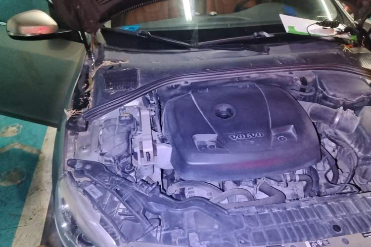 Used Volvo S60 2016 S60L T4 Zhiyuan Edition Engine Bay Right