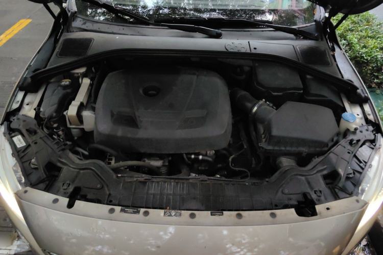 Used Volvo S60 2016 S60L T4 Zhiyuan Edition Engine Bay