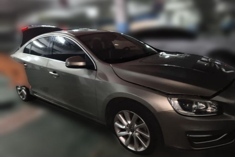 Used Volvo S60 2016 S60L T4 Zhiyuan Edition Front Right 45 Deg