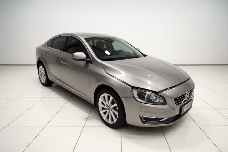 Used Volvo S60 2016 S60L T4 Zhiyuan Edition Front Right 45 Deg