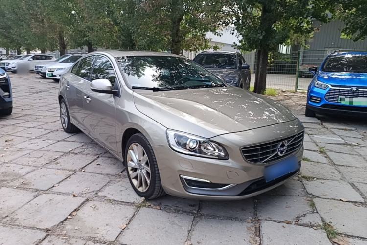 Used Volvo S60 2016 S60L T4 Zhiyuan Edition Front Right 45 Deg