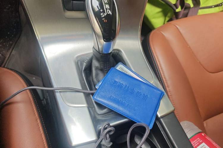Used Volvo S60 2016 S60L T4 Zhiyuan Edition Gear Lever
