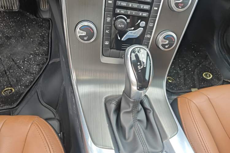 Used Volvo S60 2016 S60L T5 Intelligent Drive Edition Gear Lever