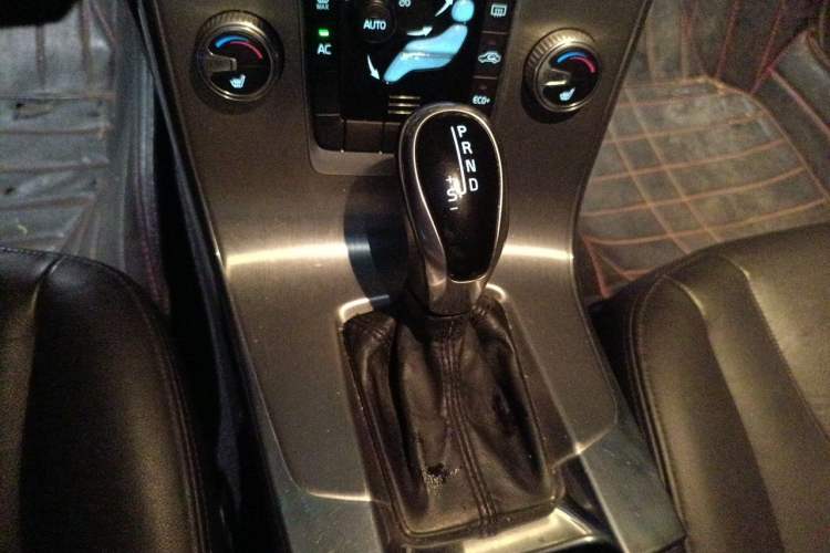 Used Volvo S60 2016 S60L T4 Zhiyuan Edition Gear Lever