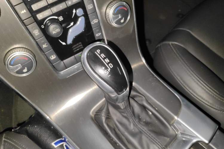 Used Volvo S60 2016 S60L T5 Intelligent Drive Edition Gear Lever