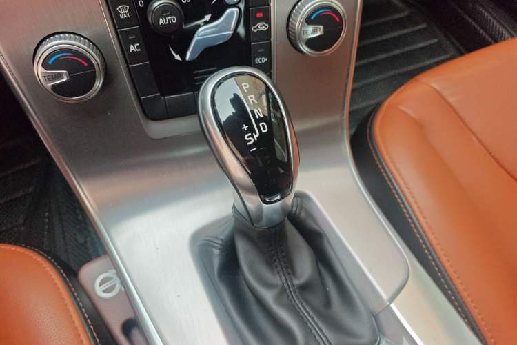 Used Volvo S60 2016 S60L T3 Smart Drive Edition Gear Lever