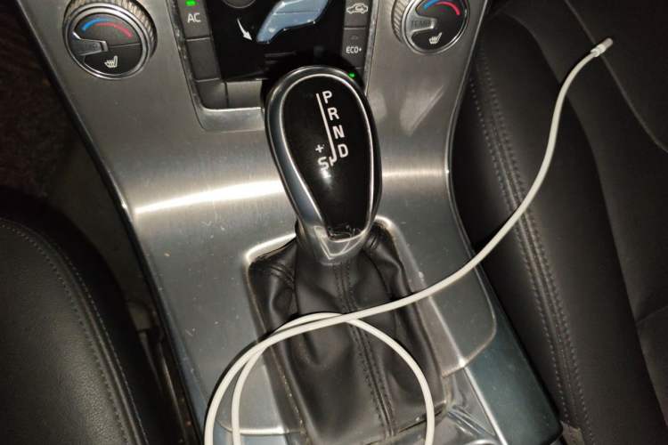 Used Volvo S60 2016 S60L T4 Zhiyuan Edition Gear Lever