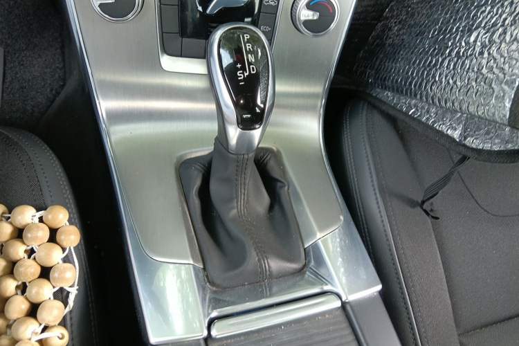 Used Volvo S60 2016 S60L T3 Smart Drive Edition Gear Lever