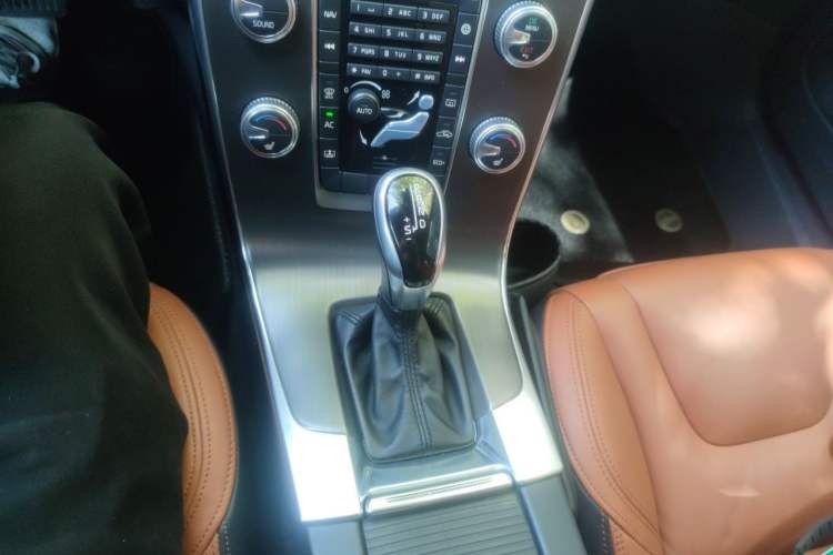 Used Volvo S60 2016 S60L T5 Intelligent Drive Edition Gear Lever