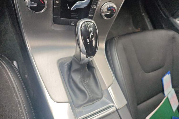 Used Volvo S60 2016 S60L T3 Smart Drive Edition Gear Lever