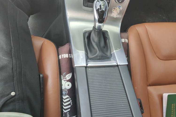 Used Volvo S60 2016 S60L T4 Zhiyuan Edition Gear Lever