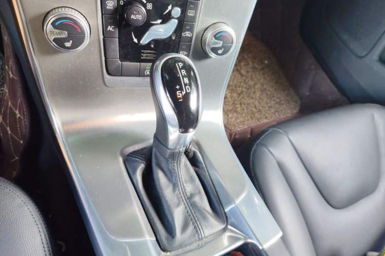 Used Volvo S60 2016 S60L T4 Zhiyuan Edition Gear Lever