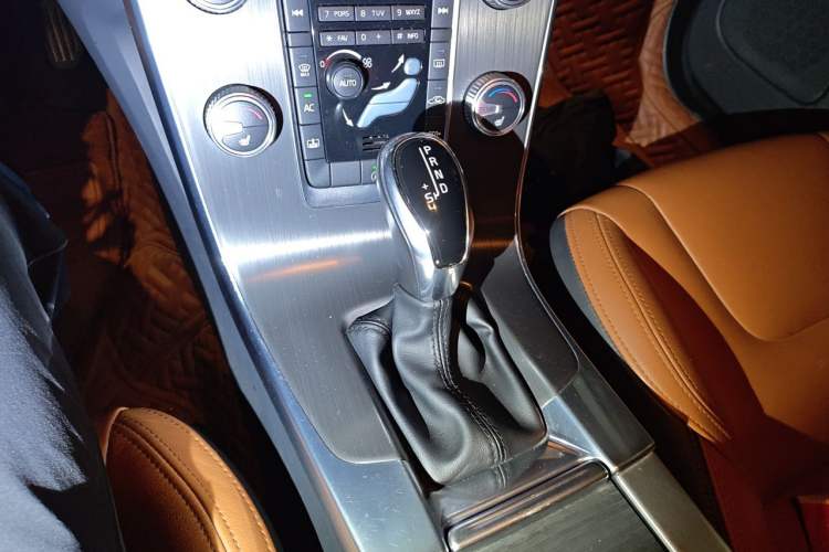 Used Volvo S60 2016 S60L T5 Intelligent Drive Edition Gear Lever