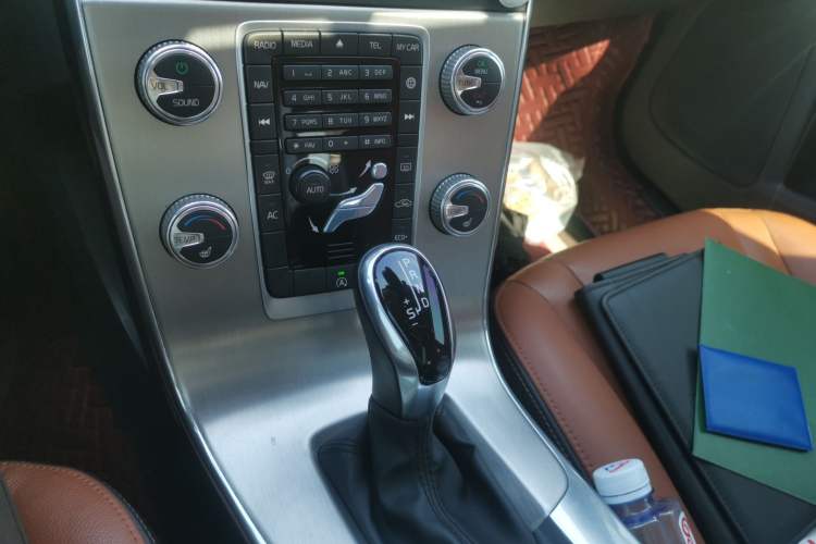 Used Volvo S60 2016 S60L T4 Zhiyuan Edition Gear Lever