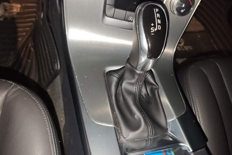 Used Volvo S60 2016 S60L T4 Zhiyuan Edition Gear Lever