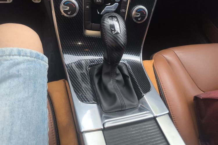 Used Volvo S60 2016 S60L T4 Zhiyuan Edition Gear Lever