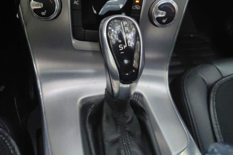 Used Volvo S60 2016 S60L T4 Zhiyuan Edition Gear Lever