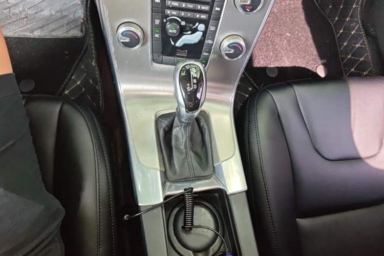 Used Volvo S60 2016 S60L T3 Smart Drive Edition Gear Lever