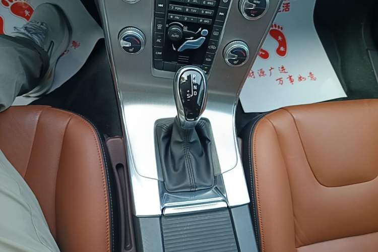Used Volvo S60 2016 S60L T4 Zhiyuan Edition Gear Lever