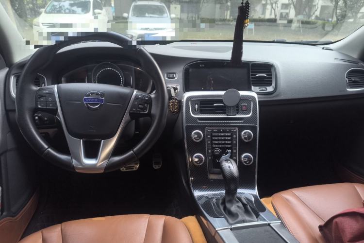 Used Volvo S60 2016 S60L T4 Zhiyuan Edition Interior 2
