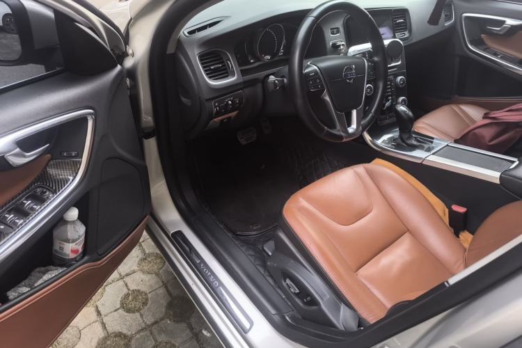 Used Volvo S60 2016 S60L T4 Zhiyuan Edition Interior 3