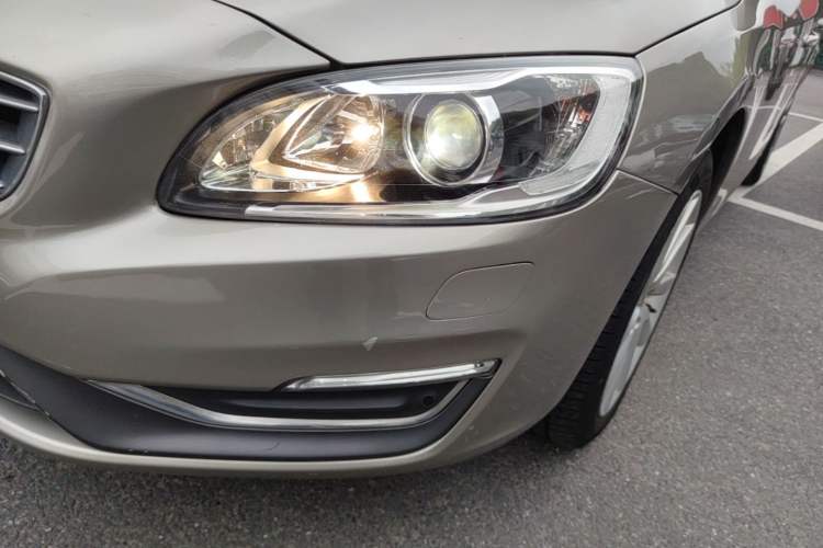 Used Volvo S60 2016 S60L T4 Zhiyuan Edition Left Front Headlight