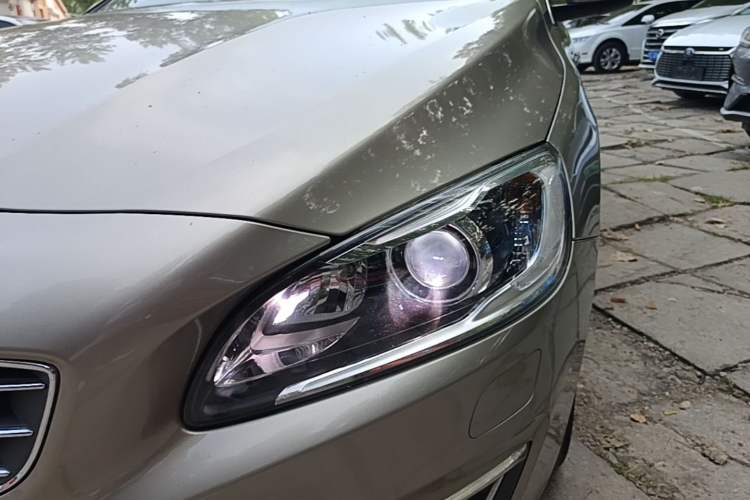 Used Volvo S60 2016 S60L T4 Zhiyuan Edition Left Front Headlight