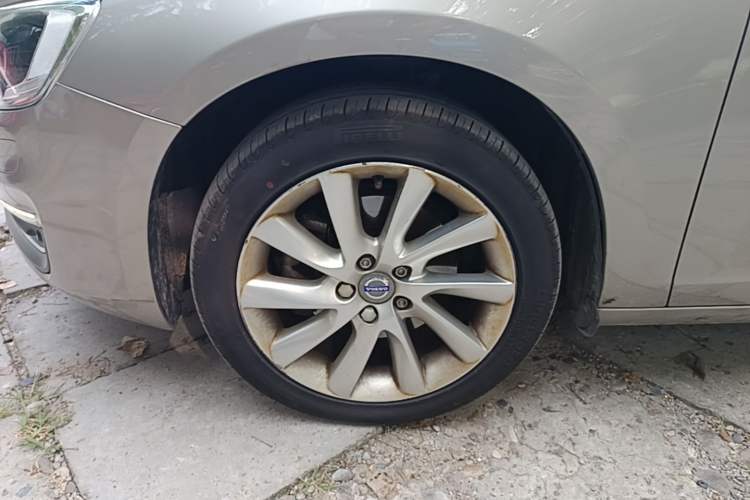 Used Volvo S60 2016 S60L T4 Zhiyuan Edition Left Front Wheel Hub