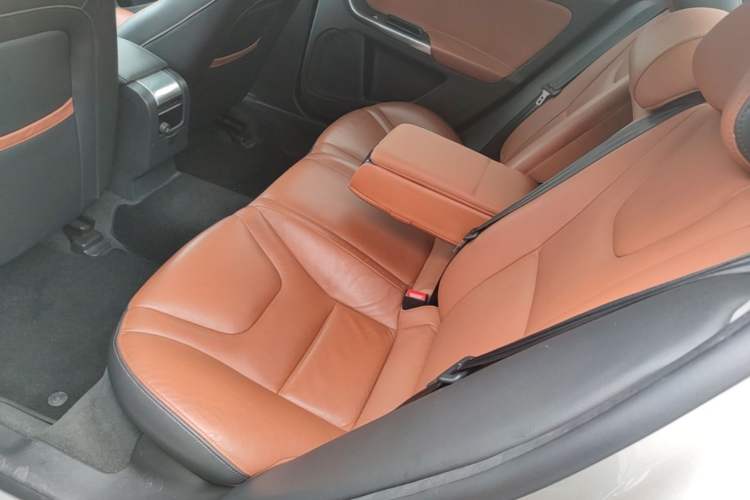 Used Volvo S60 2016 S60L T4 Zhiyuan Edition Left Rear Seat