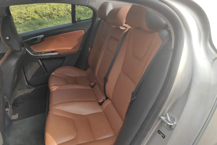 Used Volvo S60 2016 S60L T4 Zhiyuan Edition Left Rear Seat