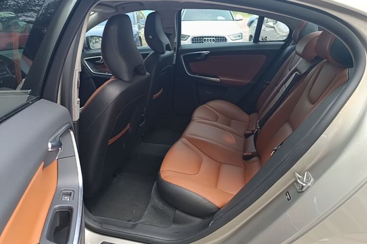Used Volvo S60 2016 S60L T4 Zhiyuan Edition Left Rear Seat