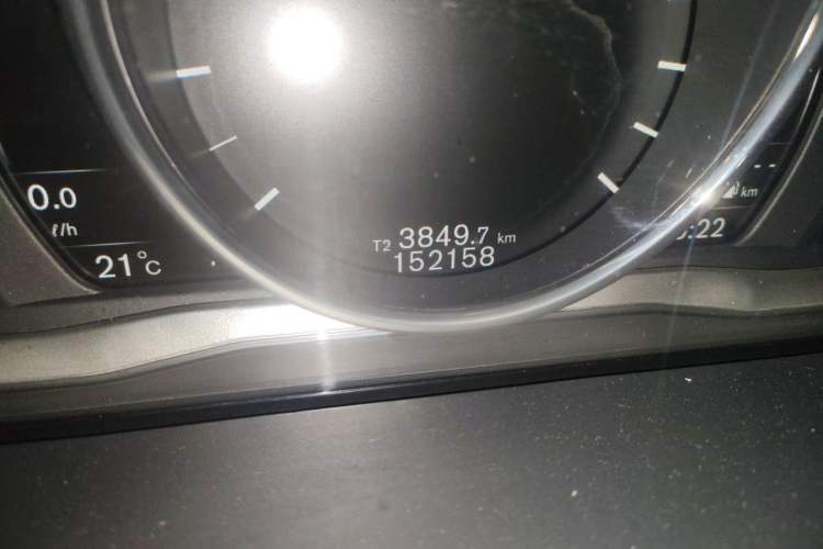 Used Volvo S60 2016 S60L T4 Zhiyuan Edition Odometer Close Up