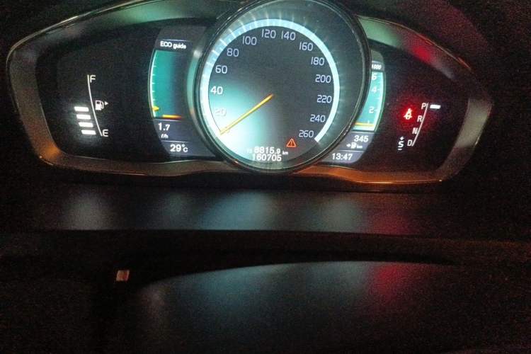 Used Volvo S60 2016 S60L T4 Zhiyuan Edition Odometer Close Up