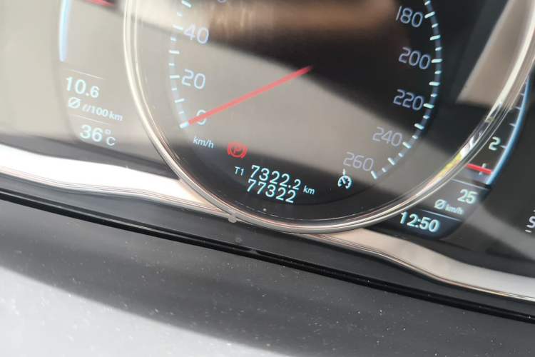 Used Volvo S60 2016 S60L T4 Zhiyuan Edition Odometer Close Up