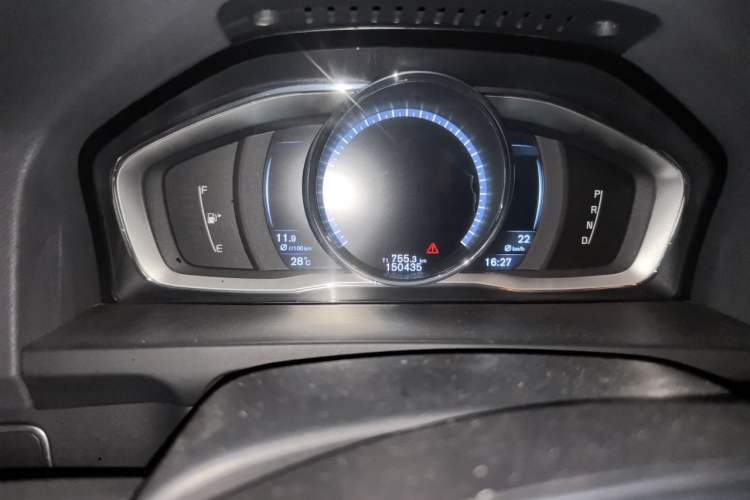 Used Volvo S60 2016 S60L T4 Zhiyuan Edition Odometer Close Up