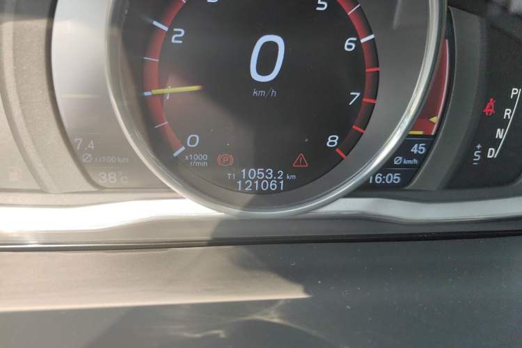 Used Volvo S60 2016 S60L T4 Zhiyuan Edition Odometer Close Up