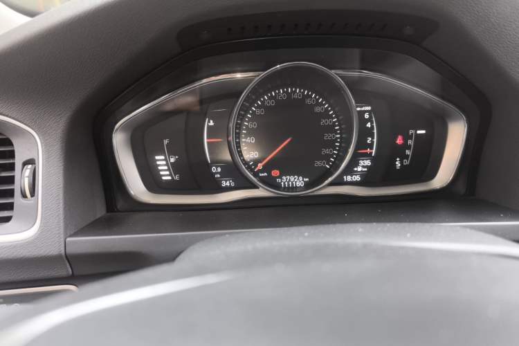 Used Volvo S60 2016 S60L T4 Zhiyuan Edition Odometer Close Up