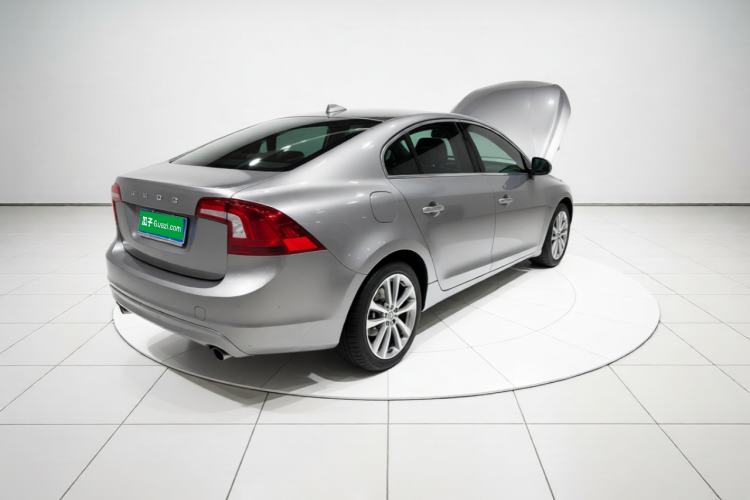 Used Volvo S60 2016 S60L T4 Zhiyuan Edition Rear Right 45 Deg