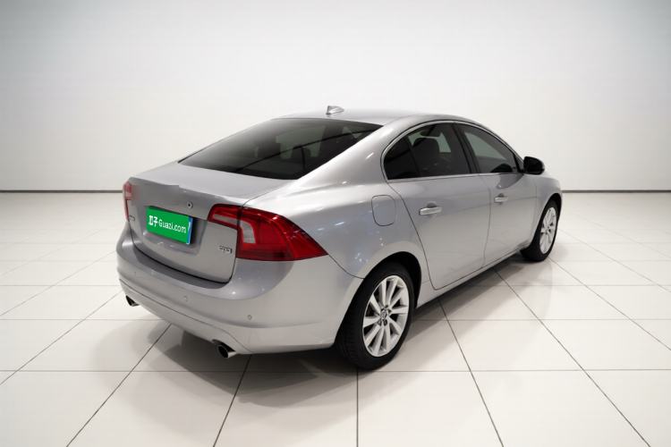 Used Volvo S60 2016 S60L T4 Zhiyuan Edition Rear Right 45 Deg