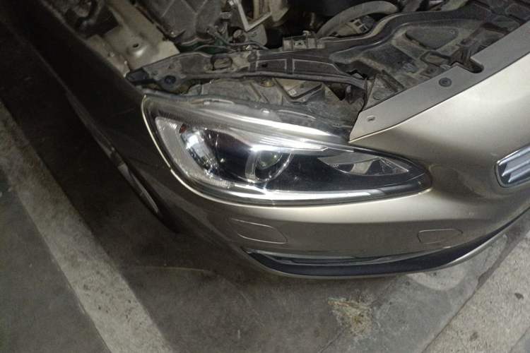 Used Volvo S60 2016 S60L T4 Zhiyuan Edition Right Front Headlight