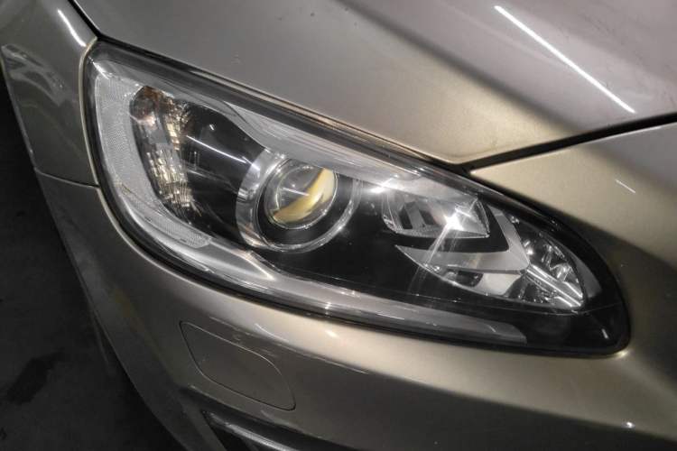 Used Volvo S60 2016 S60L T5 Intelligent Drive Edition Right Front Headlight