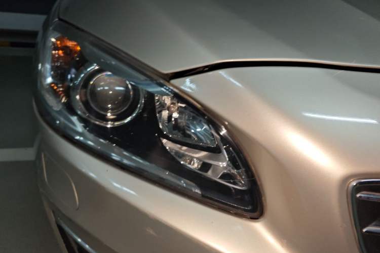 Used Volvo S60 2016 S60L T4 Zhiyuan Edition Right Front Headlight