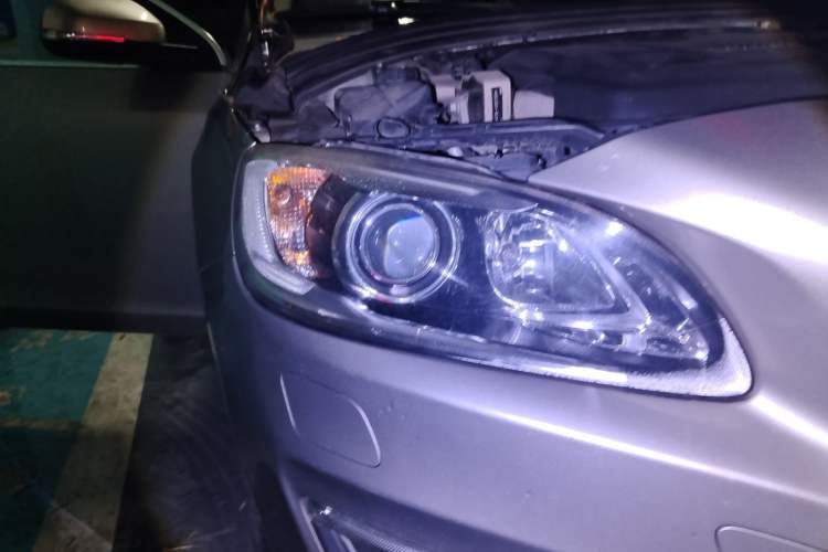 Used Volvo S60 2016 S60L T4 Zhiyuan Edition Right Front Headlight
