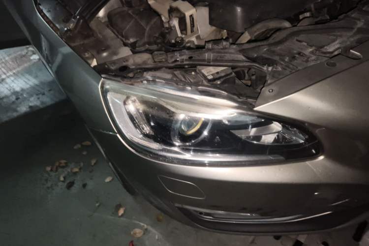 Used Volvo S60 2016 S60L T4 Zhiyuan Edition Right Front Headlight