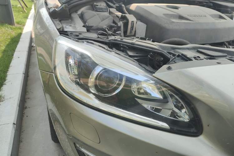 Used Volvo S60 2016 S60L T4 Zhiyuan Edition Right Front Headlight