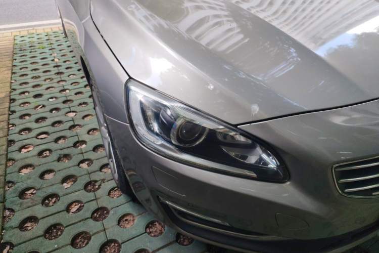 Used Volvo S60 2016 S60L T4 Zhiyuan Edition Right Front Headlight
