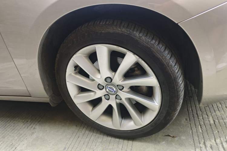 Used Volvo S60 2016 S60L T4 Zhiyuan Edition Right Front Wheel Hub