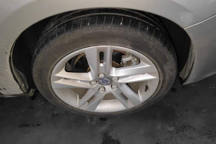 Used Volvo S60 2016 S60L T5 Intelligent Drive Edition Right Front Wheel Hub