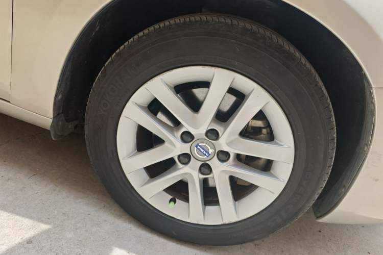 Used Volvo S60 2016 S60L T3 Smart Drive Edition Right Front Wheel Hub
