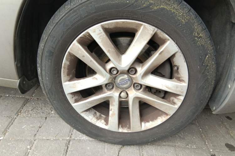 Used Volvo S60 2016 S60L T3 Smart Drive Edition Right Front Wheel Hub